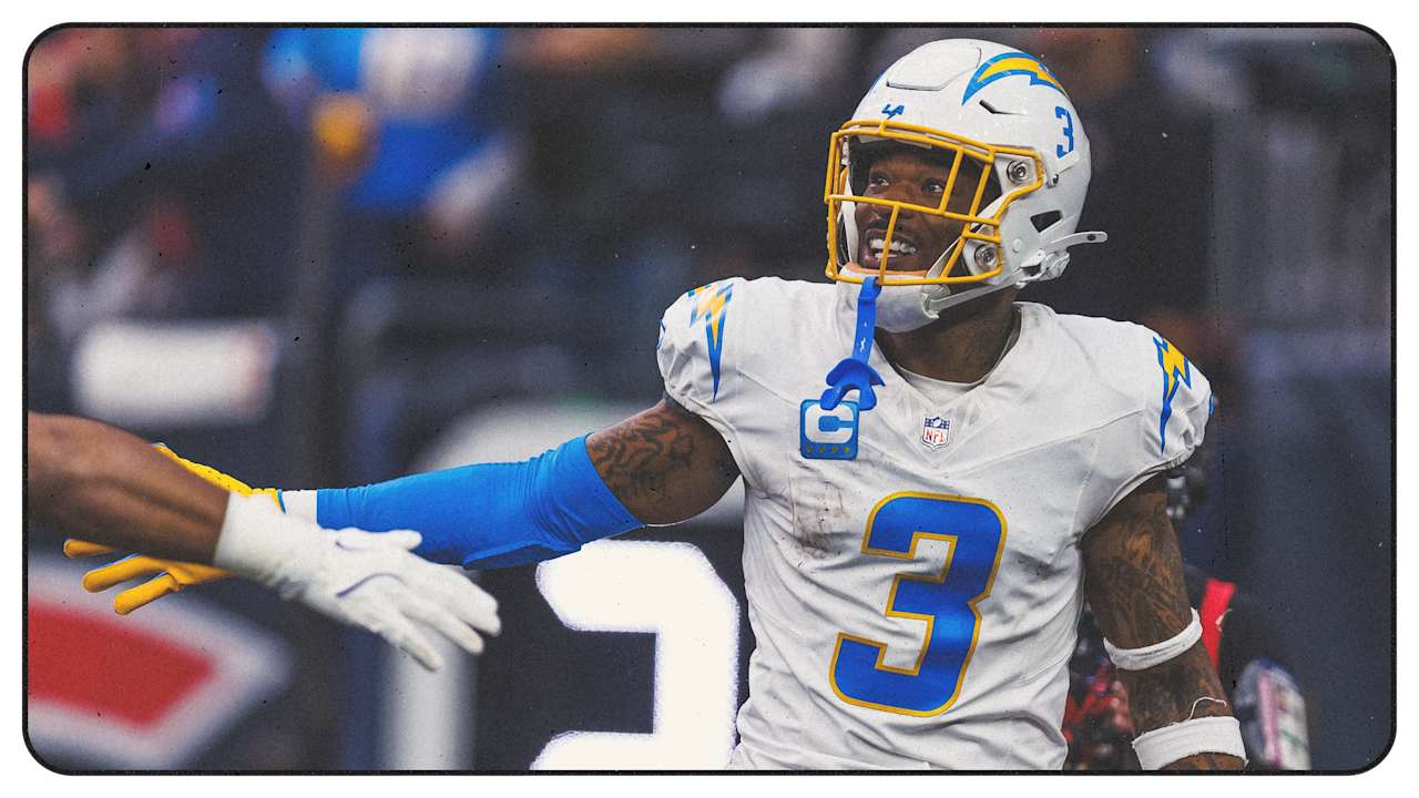 Derwin James Delivers Commencement Address at University of Bridgeport