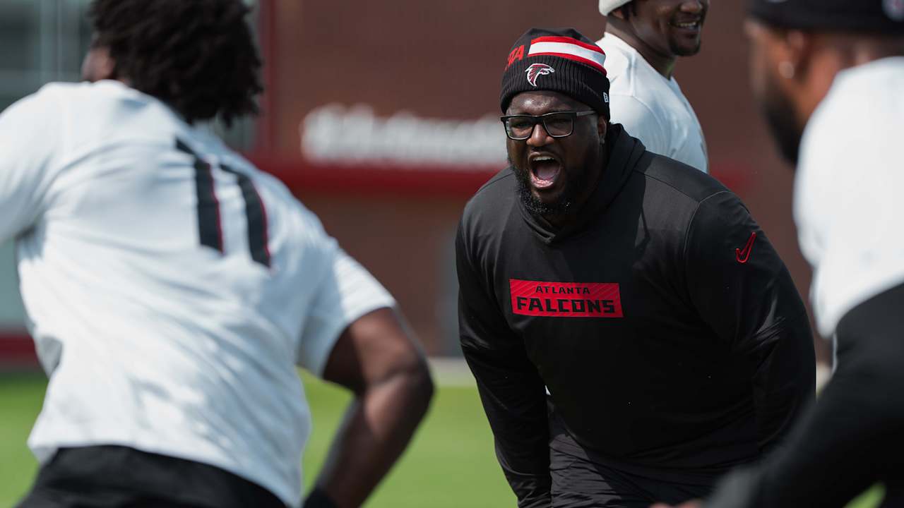 Pass rushers 'throwing haymakers' in newly implemented attack-style front 