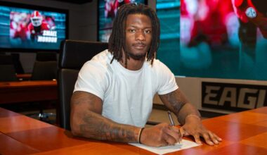 Eagles sign four draft picks to rookie contracts