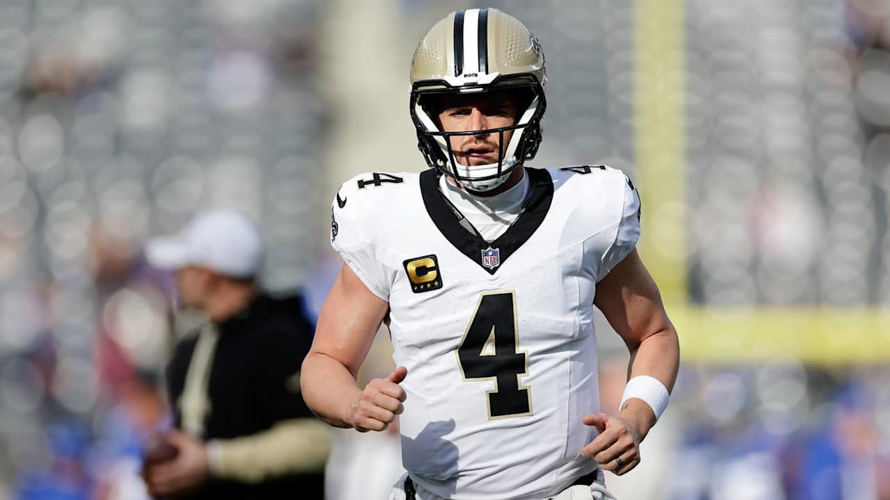 Saints QB Derek Carr retiring from NFL after 11 seasons due to shoulder injury