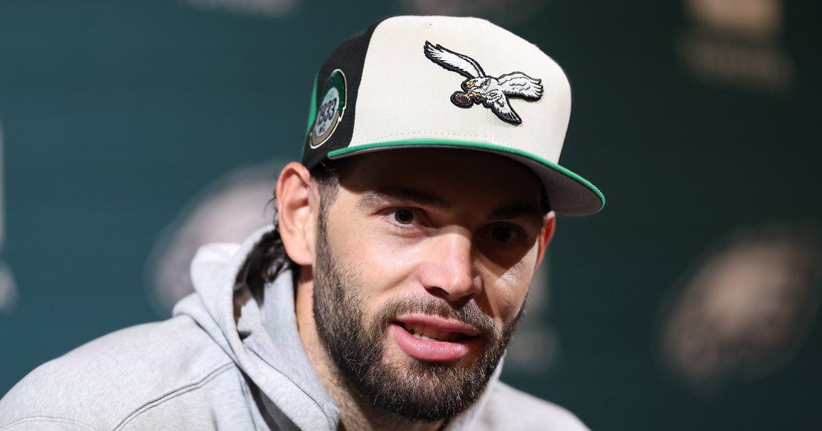 Plaque psoriasis left Dallas Goedert embarrassed as a child, but the Eagles player has found ways to manage it