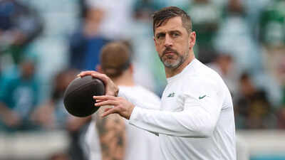 Aaron Rodgers sparks Steelers fan meltdown as jersey-burning protest ignites controversy in Pittsburgh