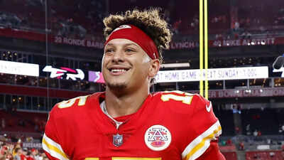 Patrick Mahomes shares tearful moment with young Kansas City Chiefs fan at Kansas City minicamp