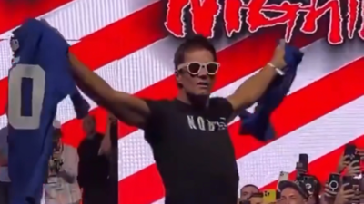 Eli Manning flips out after Tom Brady rips his Giants jersey in shocking Fanatics Fest moment