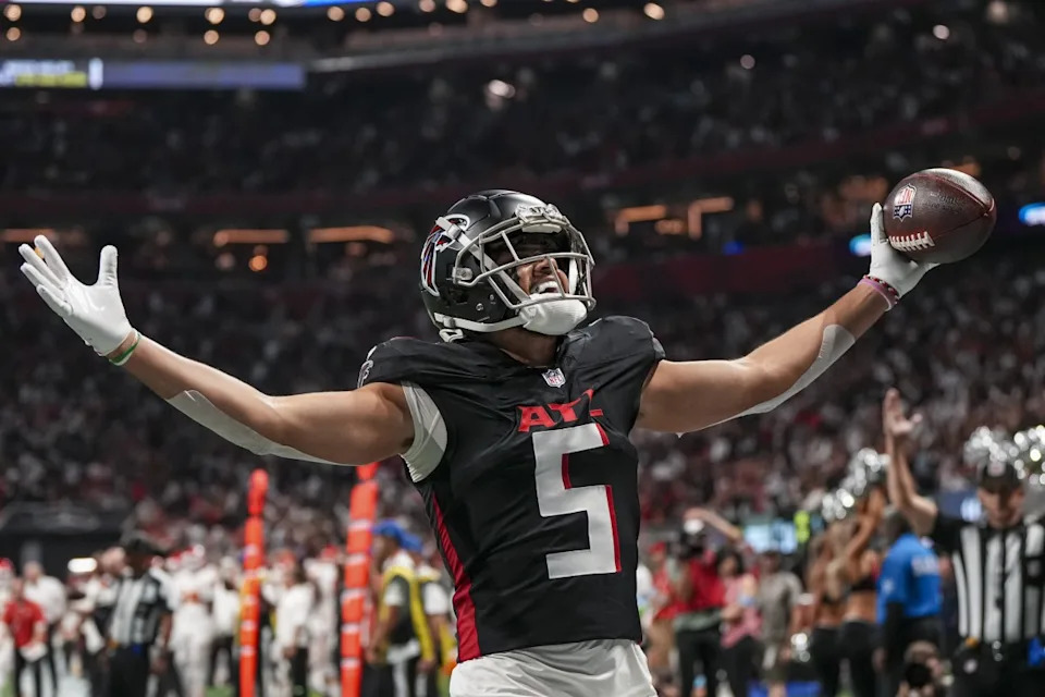 Sep 22, 2024; Atlanta, Georgia, USA; Atlanta Falcons wide receiver Drake London (5) reacts after catching a touchdown pass against the Kansas City Chiefs during the first quarter at Mercedes-Benz Stadium.© Dale Zanine-Imagn Images