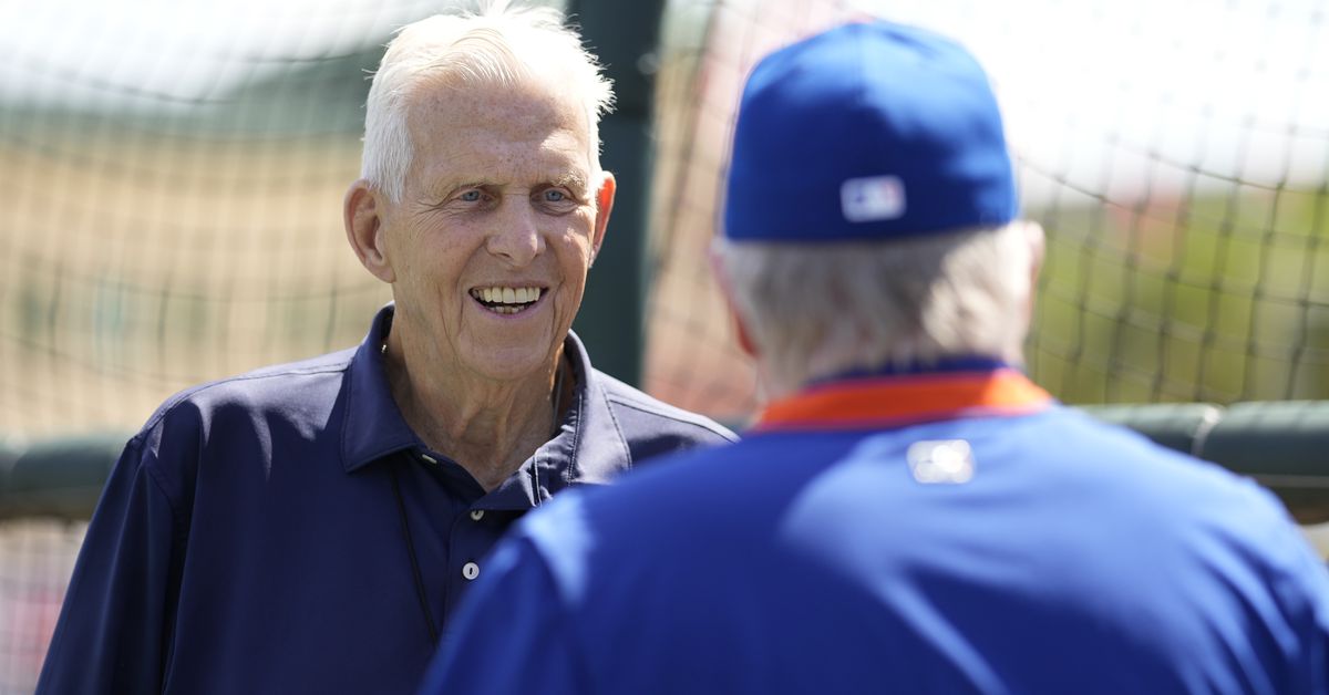 Bill Parcells being inducted into New England Patriots Hall of Fame