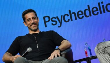 Aaron Rodgers Signs With a Team That is Not the Minnesota Vikings