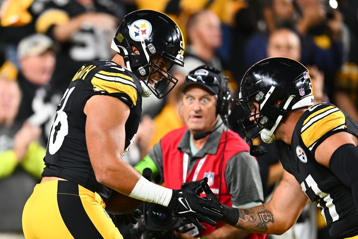 Cleveland Browns v Pittsburgh Steelers