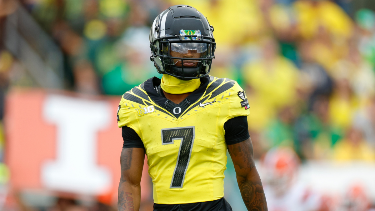 Evan Stewart injury: Oregon star WR suffers knee injury, putting status for 2025 season in question