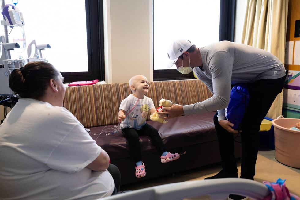 Vikings coach Kevin O’Connell brings smiles to Children’s Minnesota patients