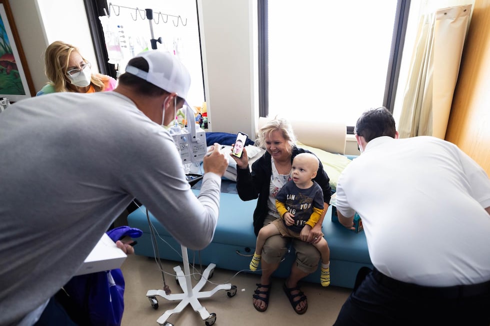 Vikings coach Kevin O’Connell brings smiles to Children’s Minnesota patients
