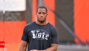 Cleveland Browns owners taunt Nick Chubb by writing on the farewell note that he once defeated Houston Texans playing for them | NFL News