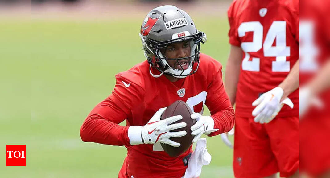 Shilo Sanders celebrates Tampa Bay Buccaneers contract by surprising University of Colorado football players with Apple Watches worth $39,501 | NFL News