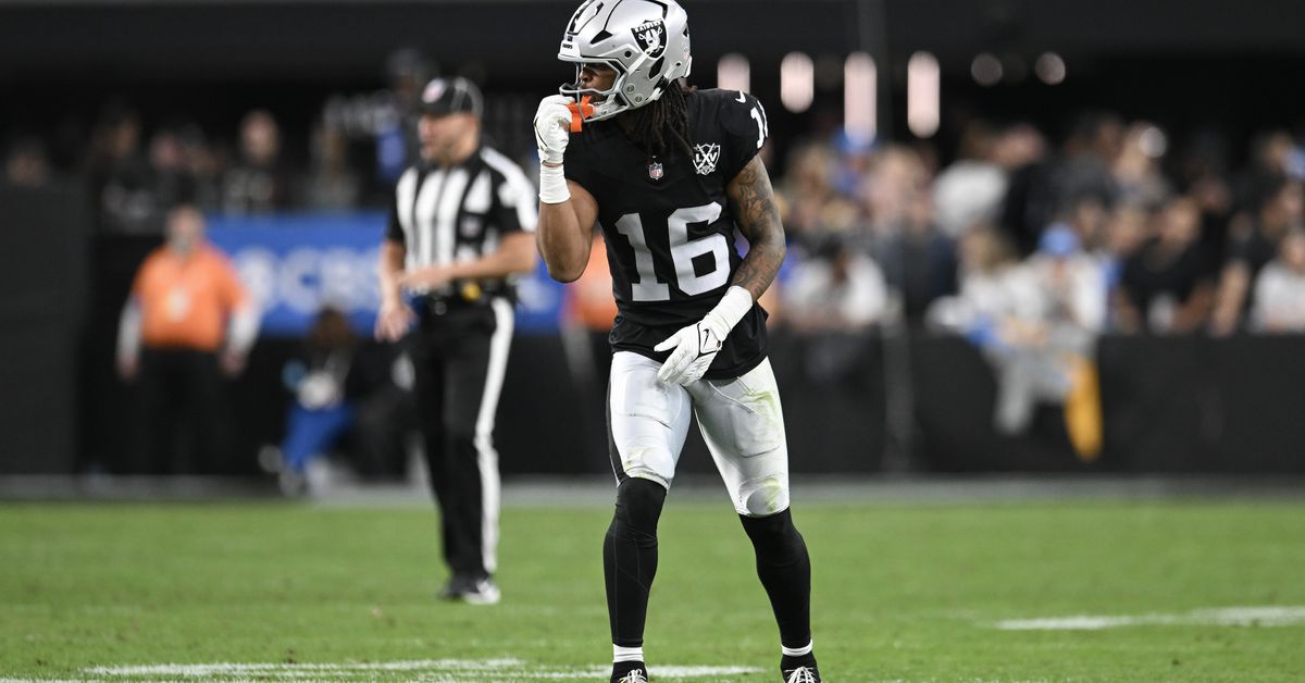 Raiders news: Receivers can help new quarterback Geno Smith