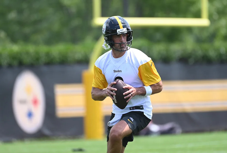Pittsburgh Steelers quarterback Aaron Rodgers (8) drops back to pass during minicamp at their South Side facility on June 10, 2025 in Pittsburgh.