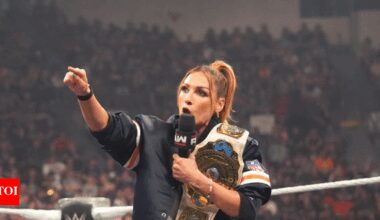 “Cheap hit, you mean”: Chicago Bears enthusiast Becky Lynch taunts Green Bay Packers fans by sporting Bears jersey in Green Bay | NFL News