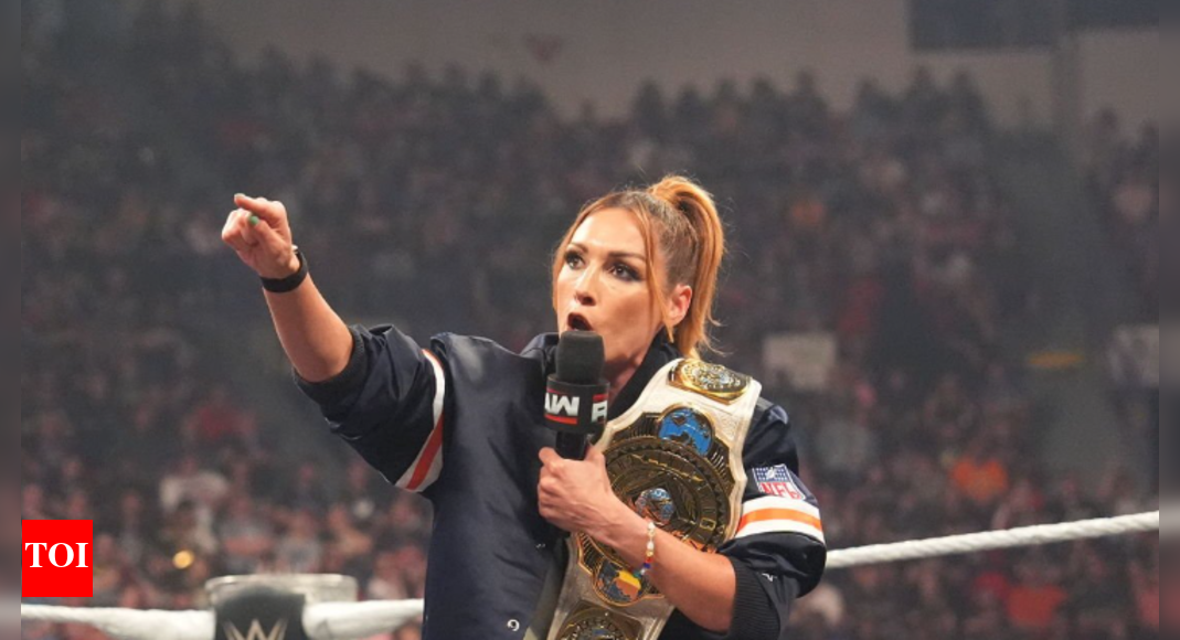 “Cheap hit, you mean”: Chicago Bears enthusiast Becky Lynch taunts Green Bay Packers fans by sporting Bears jersey in Green Bay | NFL News