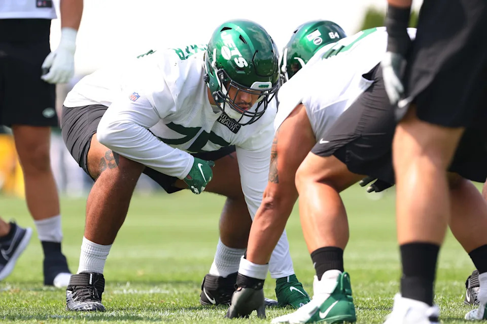 FLORHAM PARK, NJ - JULY 28: Alijah Vera-Tucker #75 of the New York Jets during morning practice at Atlantic Health Jets Training Center on July 28, 2021 in Florham Park, New Jersey. (Photo by Rich Schultz/Getty Images)