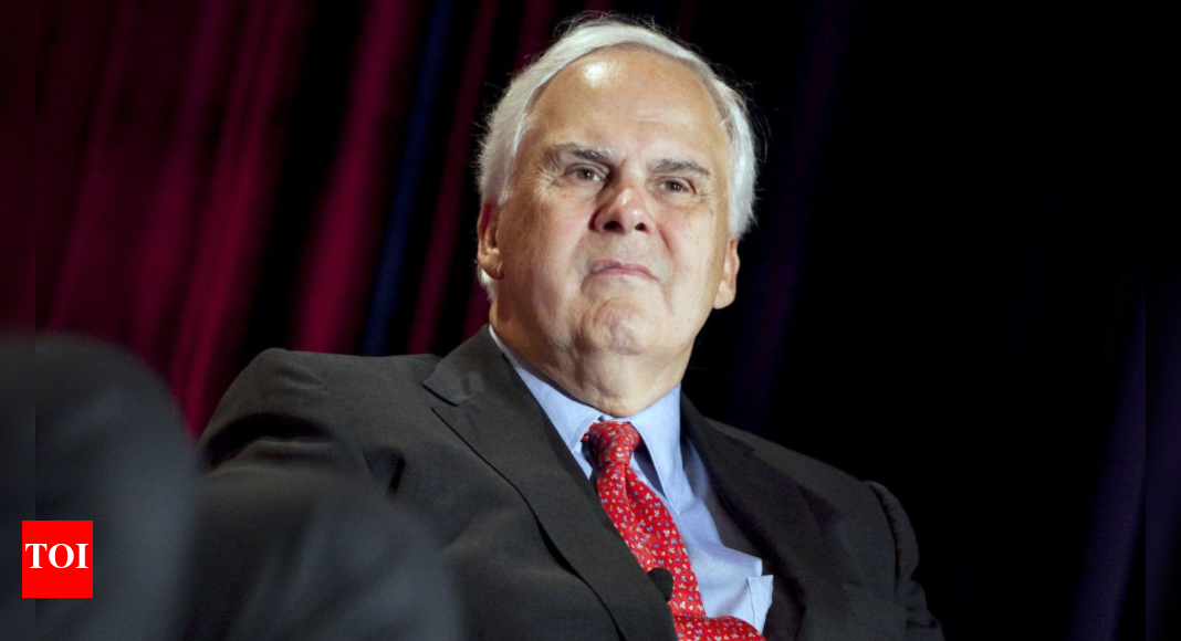 Frederick “Fred” Smith, father of Pittsburgh Steelers OC Arthur Smith and minority owner of the Washington Commanders, passed away at the age of 80 | NFL News