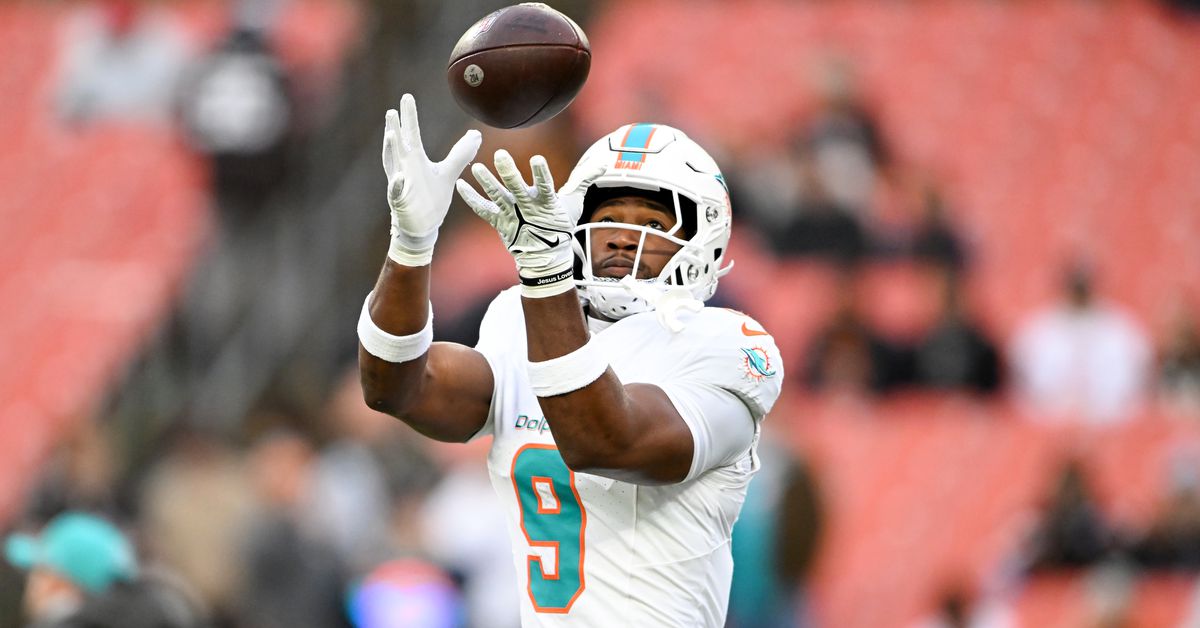 How important is Jonnu Smith to the Dolphins - Miami Dolphins News 6/26/25