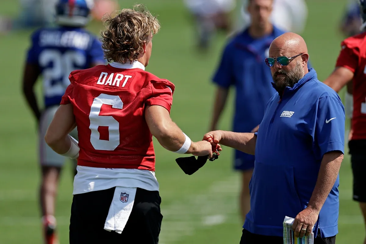 Giants HC Brian Daboll and QB Jaxson Dart facing doomed season, warns former star: "Spiral out of control" - MARCA