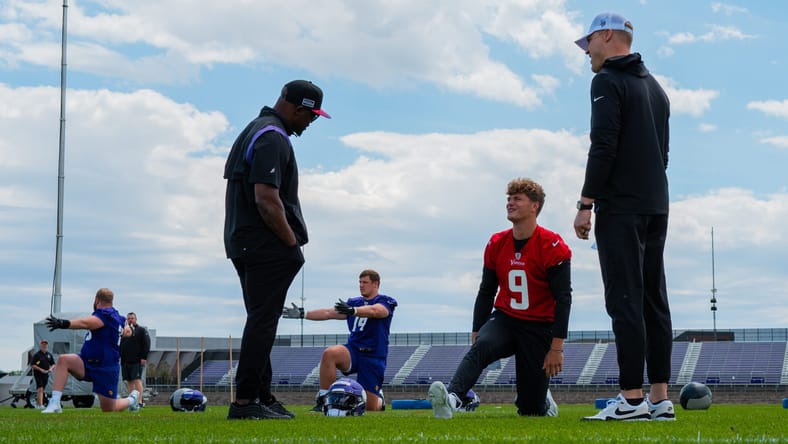 Josh McCown, Brian Flores and JJ McCarthy - Minnesota Vikings practice