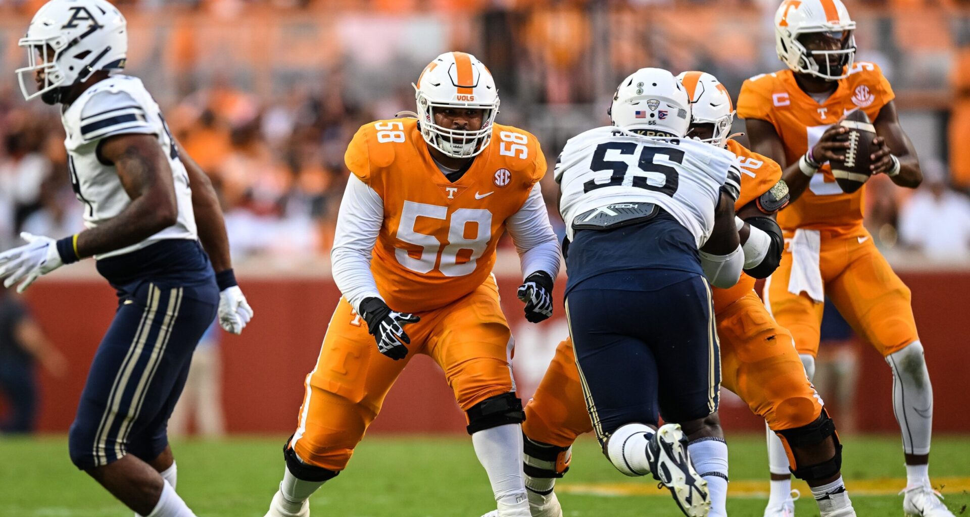 Darnell Wright Amazes NFL with Spectacular Bears Drill Catch