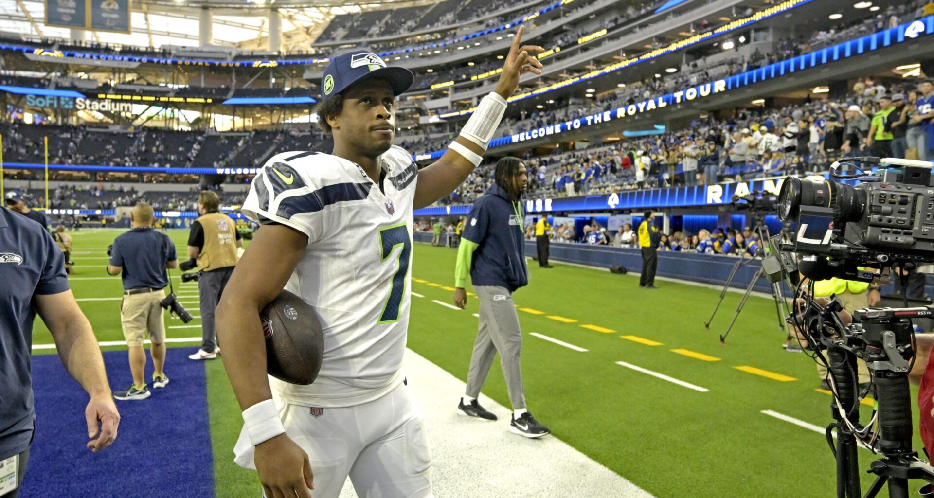 Las Vegas Raiders Ignite NFL Season in Prime-Time Showdown