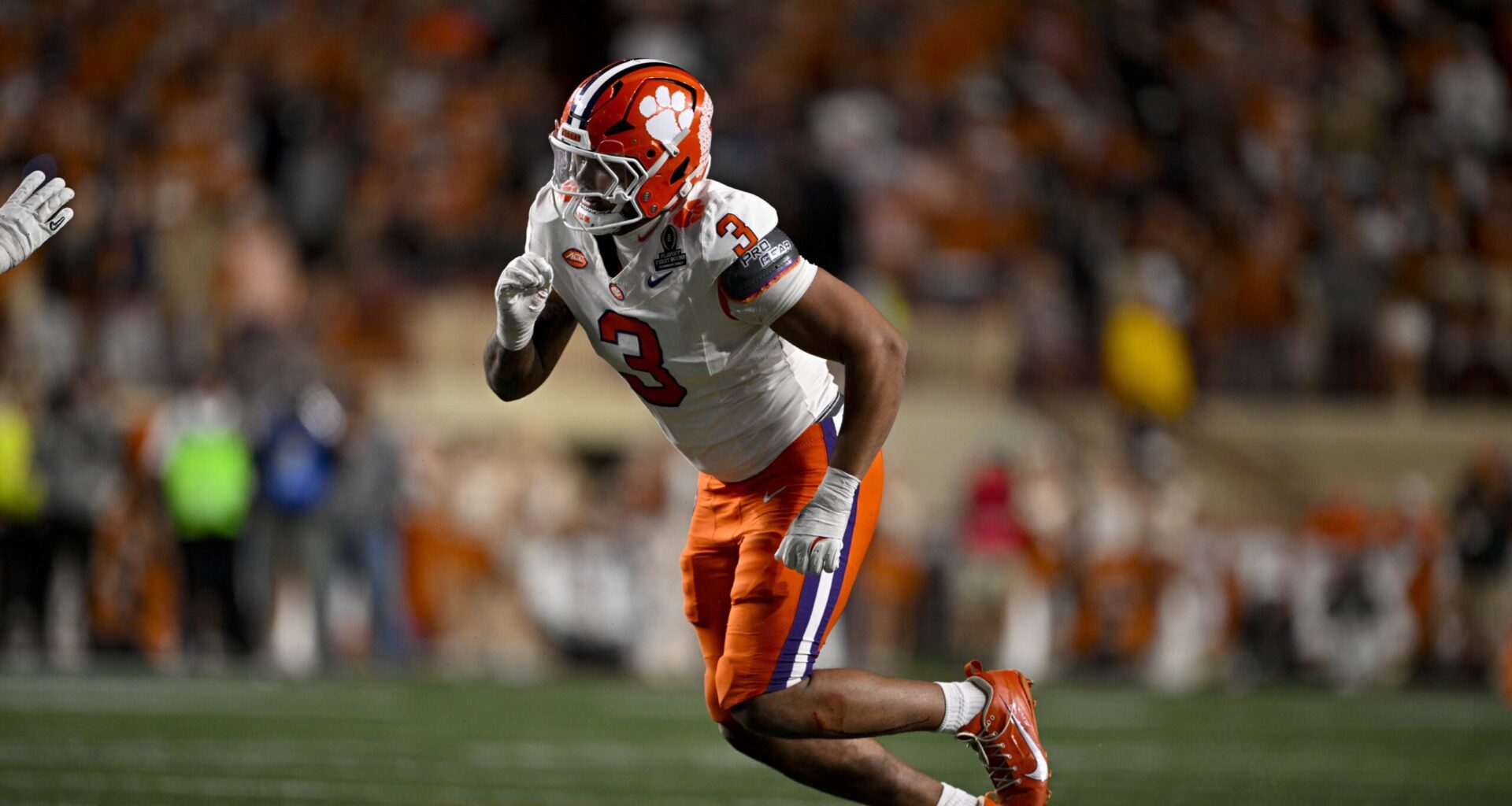 T.J. Parker unleashes chaos in college football, soaring to Titans' future at 2026 NFL Draft