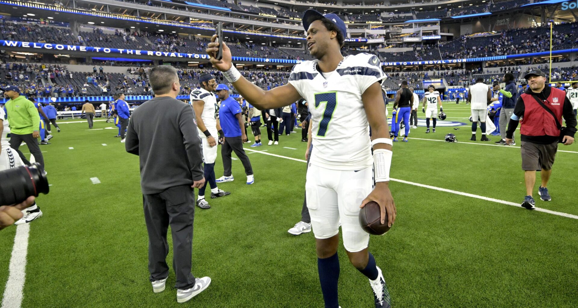 Geno Smith ignites a silver and black offensive revolution as Las Vegas Raiders supercharge the field