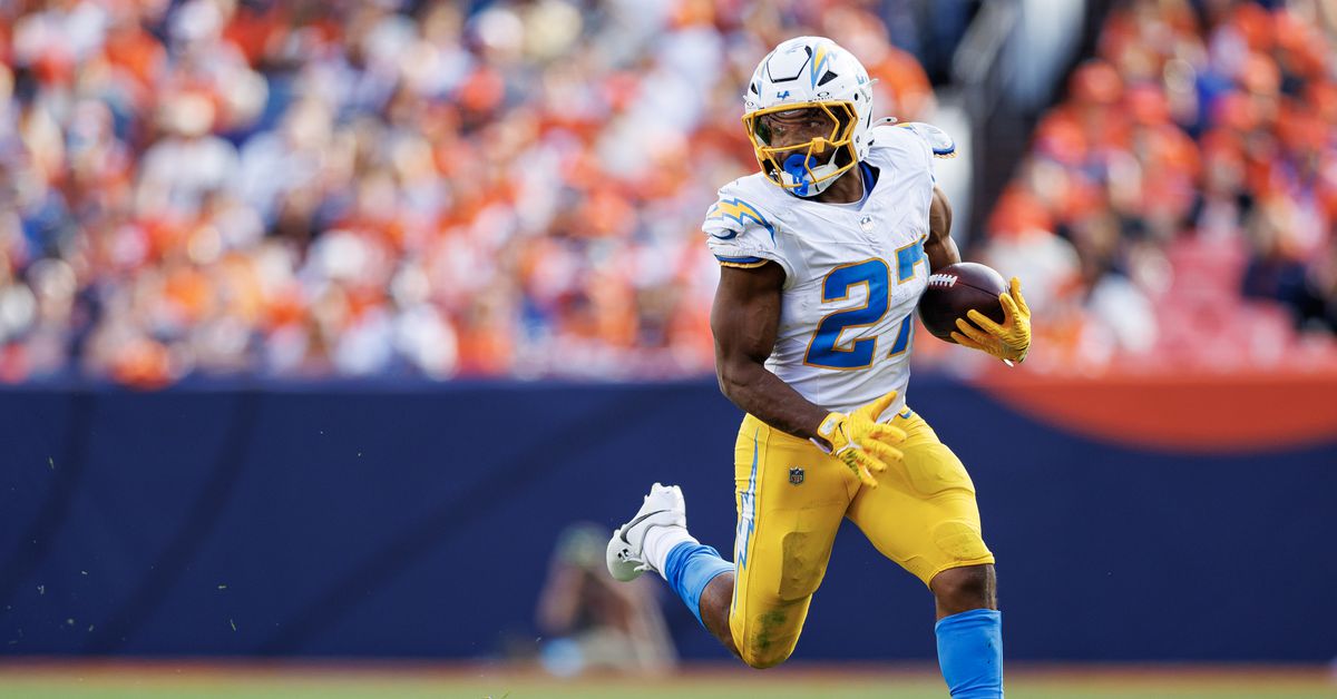 J.K. Dobbins leaves without contract but remains on the Broncos radar