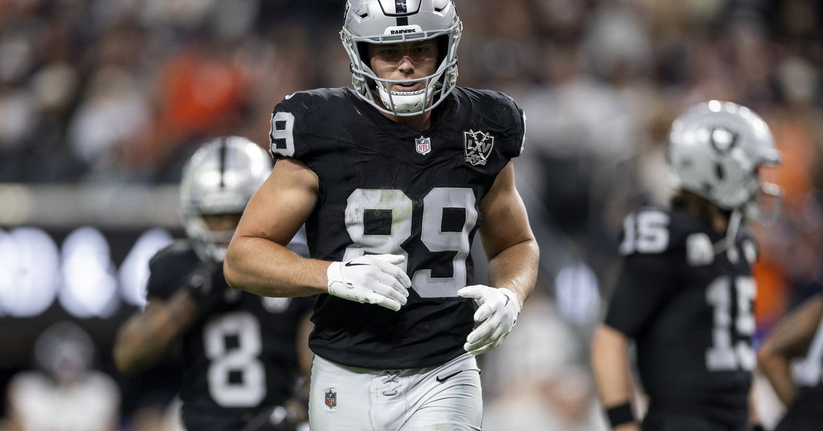 Raiders draft 2024: Brock Bowers or Bo Nix?