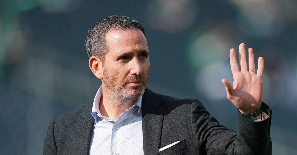 Dallas Cowboys roster-building contrasted to Eagles by Bryce Huff trade