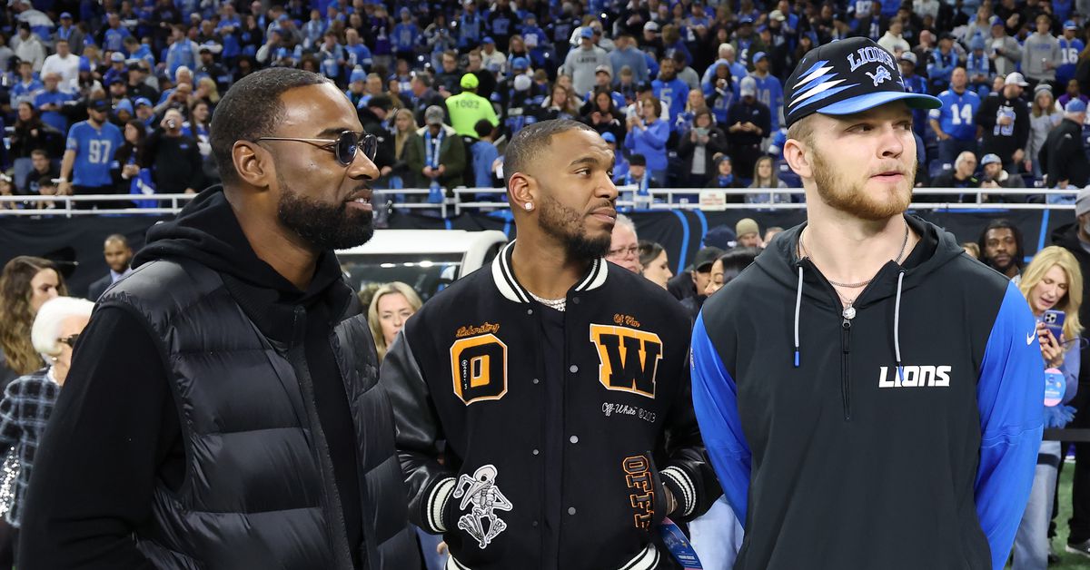 Eric Ebron among several Lions alum at team facility over the weekend