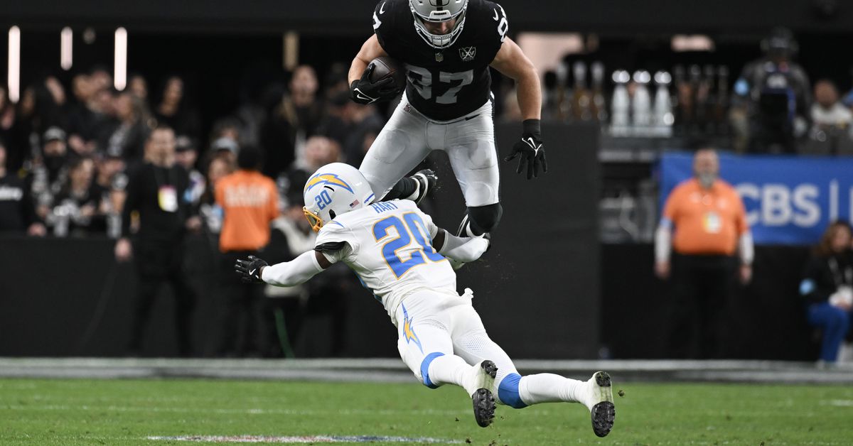 Raiders news: Dolphins could try to trade for Michael Mayer