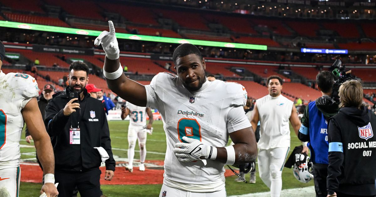 Will Jonnu Smith show up for minicamp - Miami Dolphins News 6/10/25