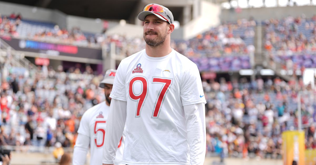 Former Chargers EDGE Joey Bosa suffers first injury with Buffalo Bills