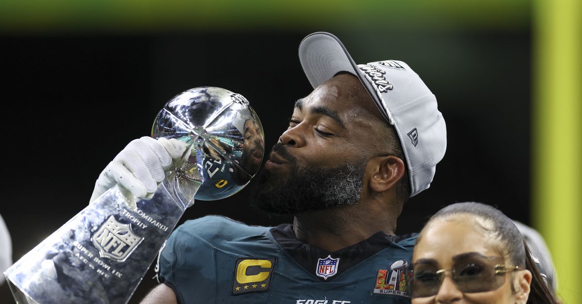 Eagles officially place Brandon Graham on reserve/retired list