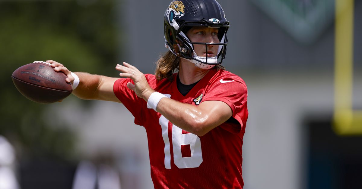 Tweets of the week: Lawrence named top-ten quarterback and more