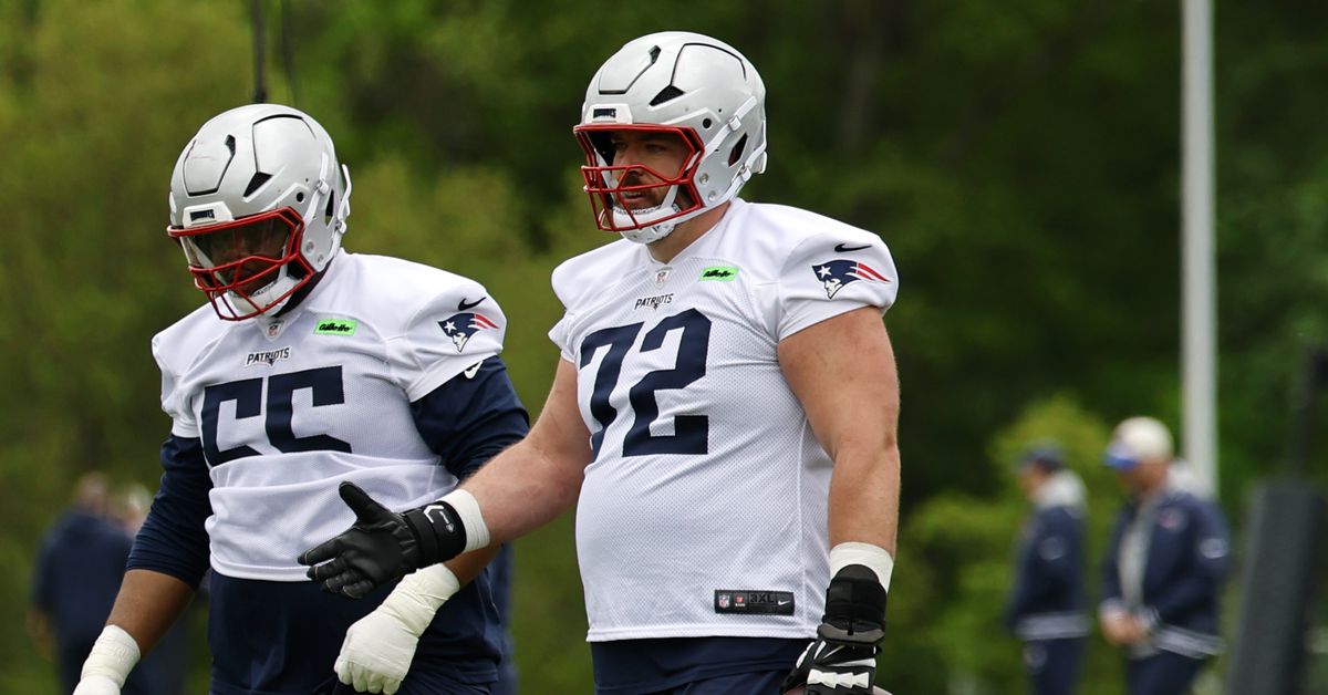What placing Wes Schweitzer on retired list means for Patriots