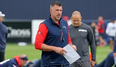 Mike Vrabel gives insight into pair of Patriots staffers’ roles