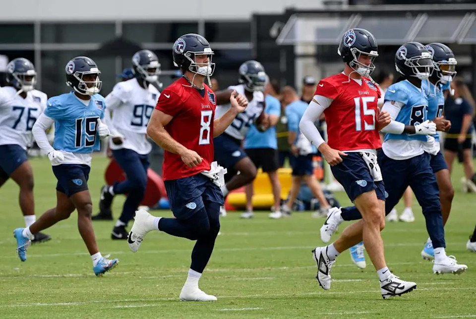 Tennessee Titans players warm up during minicamp.Mark Zaleski / The Tennessean / USA TODAY NETWORK via Imagn Images