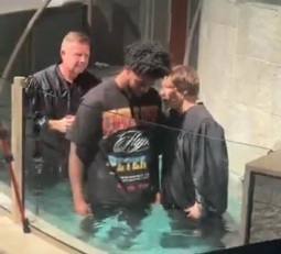 Cowboys rookie gets baptized: 'Thank you lord for this day'