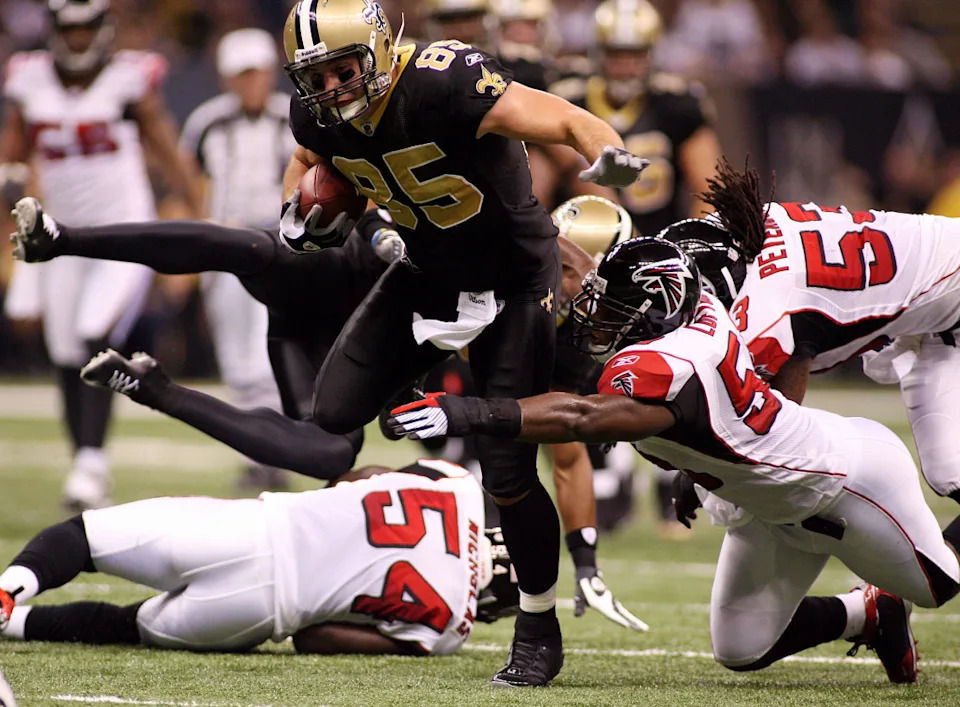 Nov. 2, 2009; New Orleans Saints tight end David Thomas (85) breaks free from Atlanta Falcons linebacker Curtis Lofton (50). Mandatory Credit: John David Mercer-Imagn Images