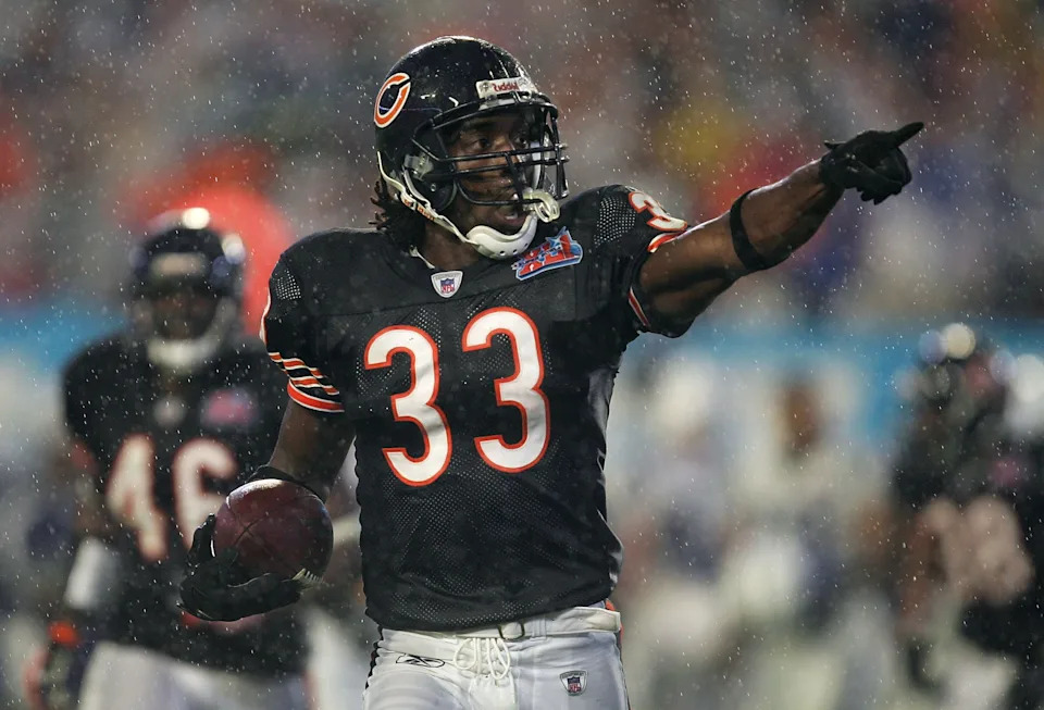 MIAMI GARDENS, FL - FEBRUARY 04: Cornerback Charles Tillman #33 of the Chicago Bears celebrates after he recovered a fumble by Bryan Fletcher #81 of the Indianapolis Cots during the second quarter of Super Bowl XLI on February 4, 2007 at Dolphin Stadium in Miami Gardens, Florida. (Photo by Jonathan Daniel/Getty Images)