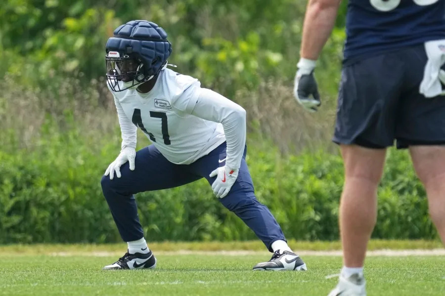 Chicago Bears linebacker Ruben Hyppolite II (47) warms up with teammates during practice at NFL football minicamp at Halas Hall in Lake Forest, Ill., Tuesday, June 10, 2025. (AP Photo/Nam Y. Huh)