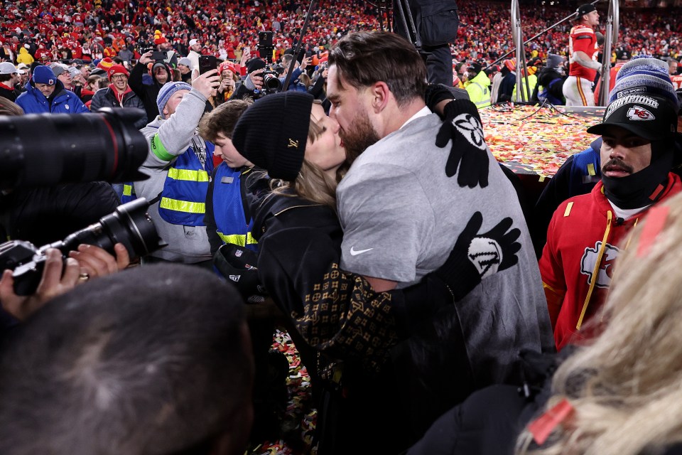 Taylor Swift and Travis Kelce had a public moment at Arrowhead