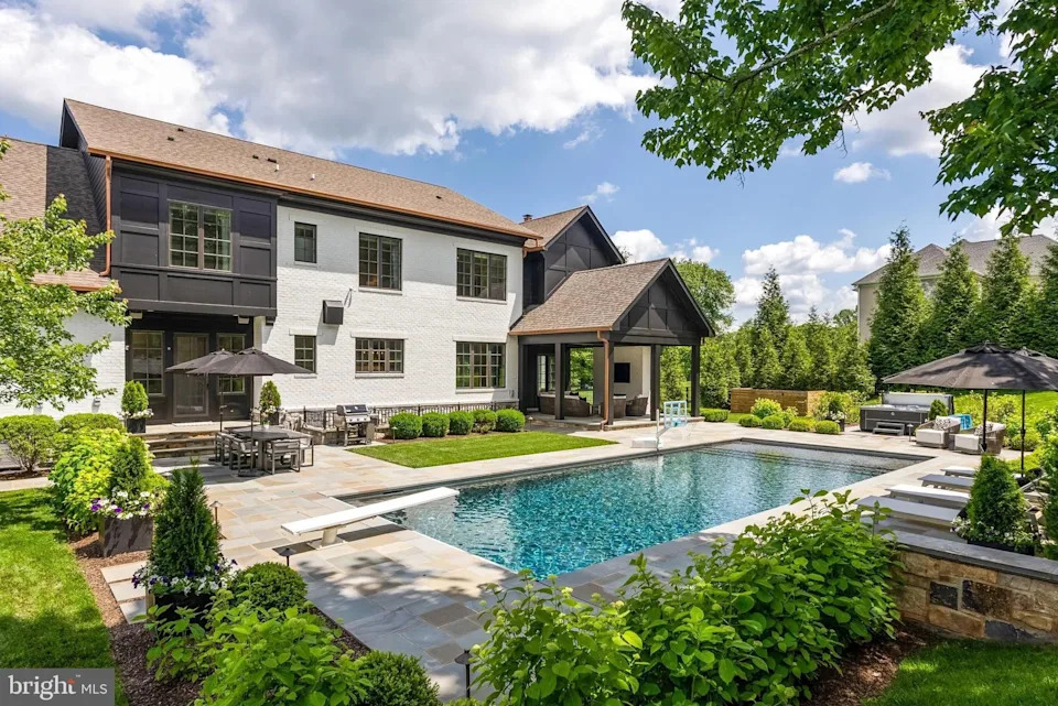 The property sprawls across 6,480 square feet and is situated on a 1.26-acre lot. <p class="credit">(Realtor.com)</p>