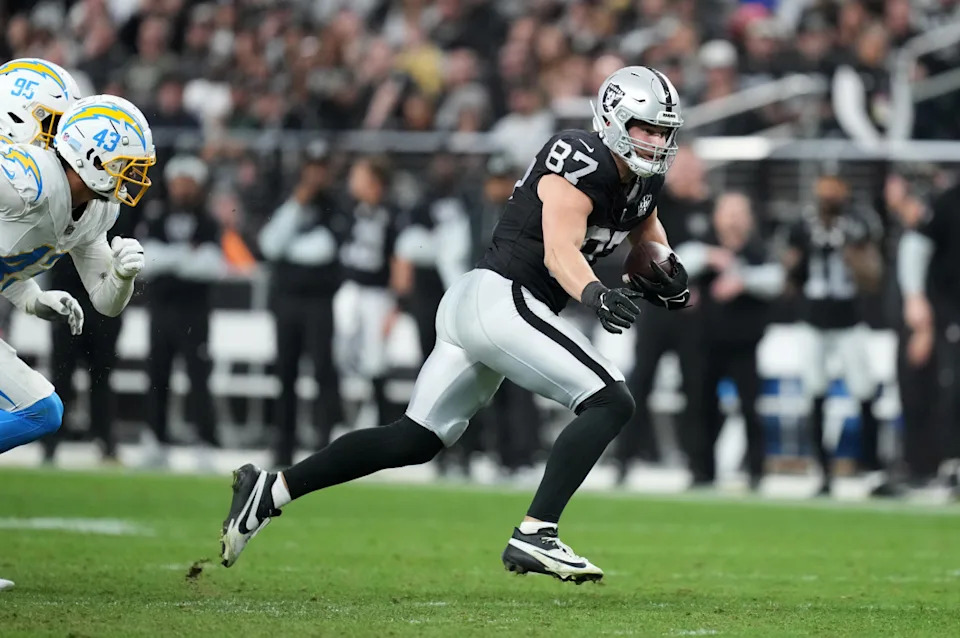 Las Vegas Raiders TE Michael Mayer (87).Kirby Lee-Imagn Images