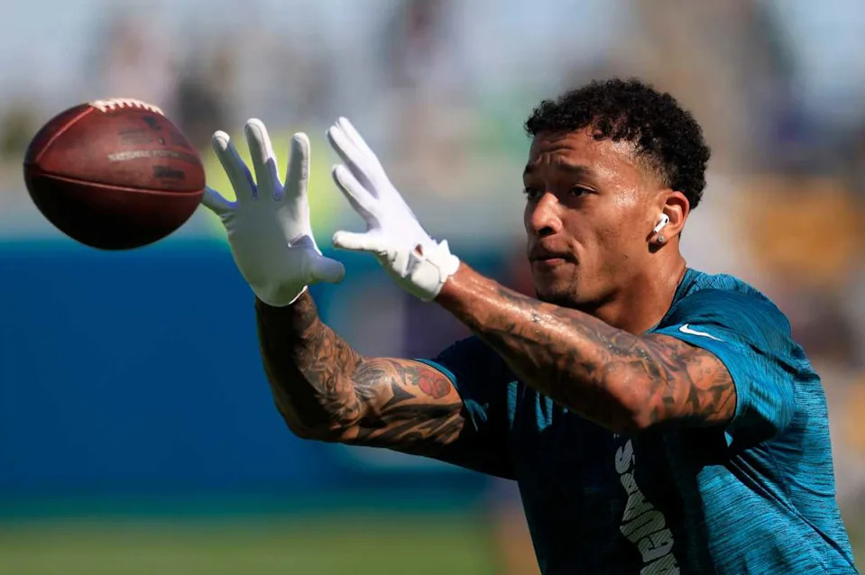 Jacksonville Jaguars tight end Evan Engram (17) catches a pass before an NFL football matchup Sunday, Oct. 27, 2024 at EverBank Stadium in Jacksonville, Fla.Corey Perrine/Florida Times-Union
